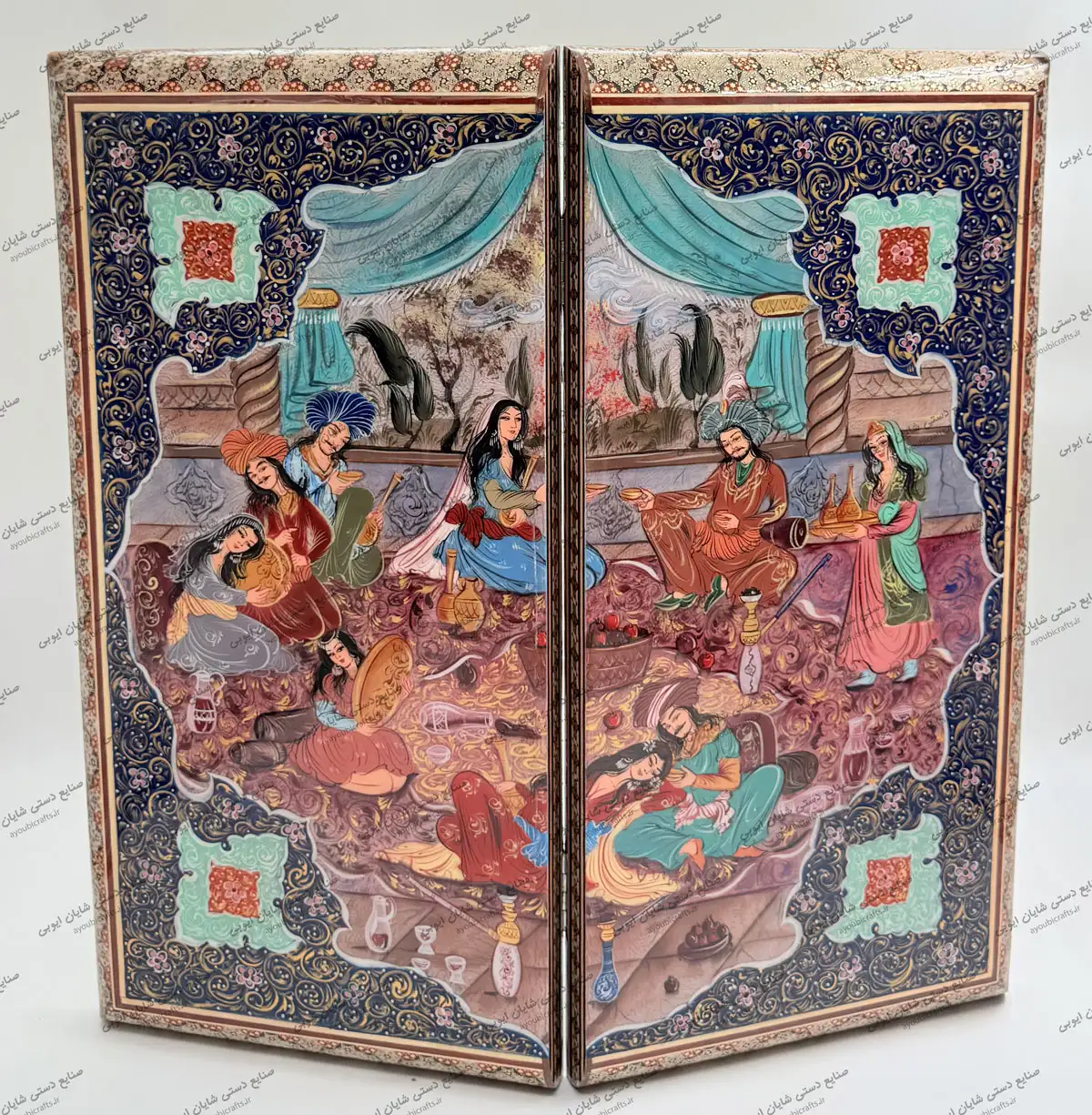 نمای دوم تابلو نرد خاتم کاری بزم اثر استاد خسروی ۴۹.۵ در ۴۹.۵ سانتیمتر با خاتم توپی و نقاشی مجلس بزم – صنایع دستی شایان ایوبی
